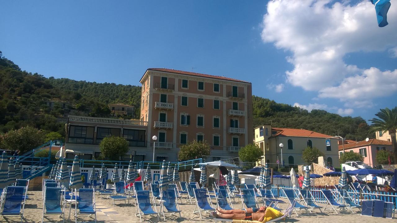 Hotel Monique Ноли Екстериор снимка